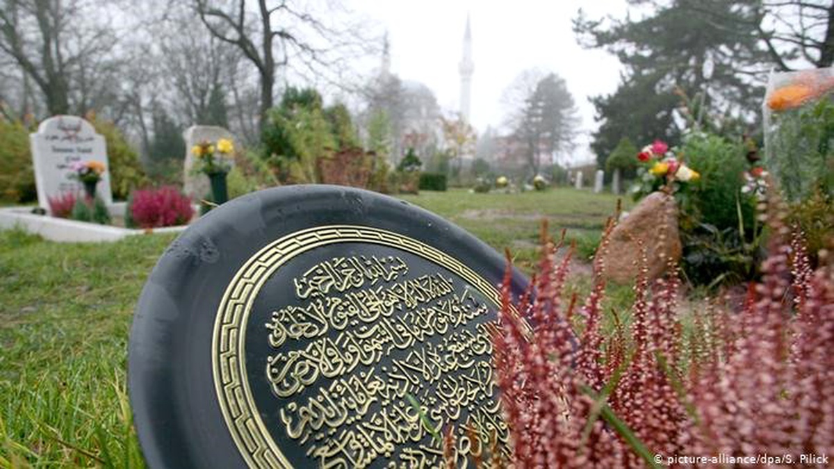 Hollanda\'da Müslümanlar mezarlık yapmak için bağış topluyor