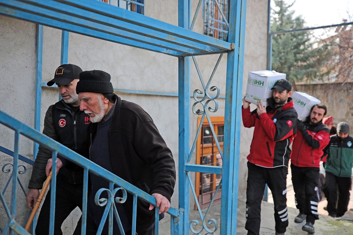 İHH\'dan depremden etkilenen Süryani kilisesine yardım