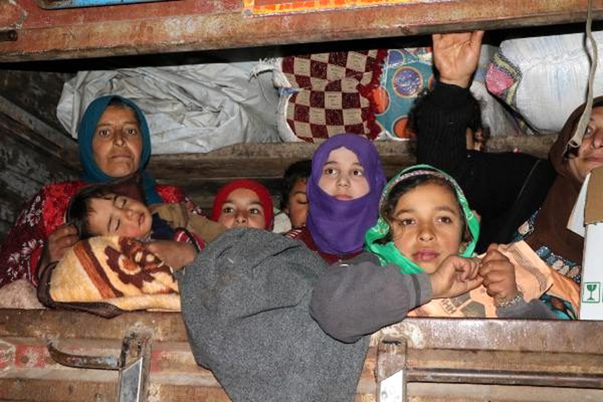 İHH\'dan göç yolundaki ailelere acil yardım paketi