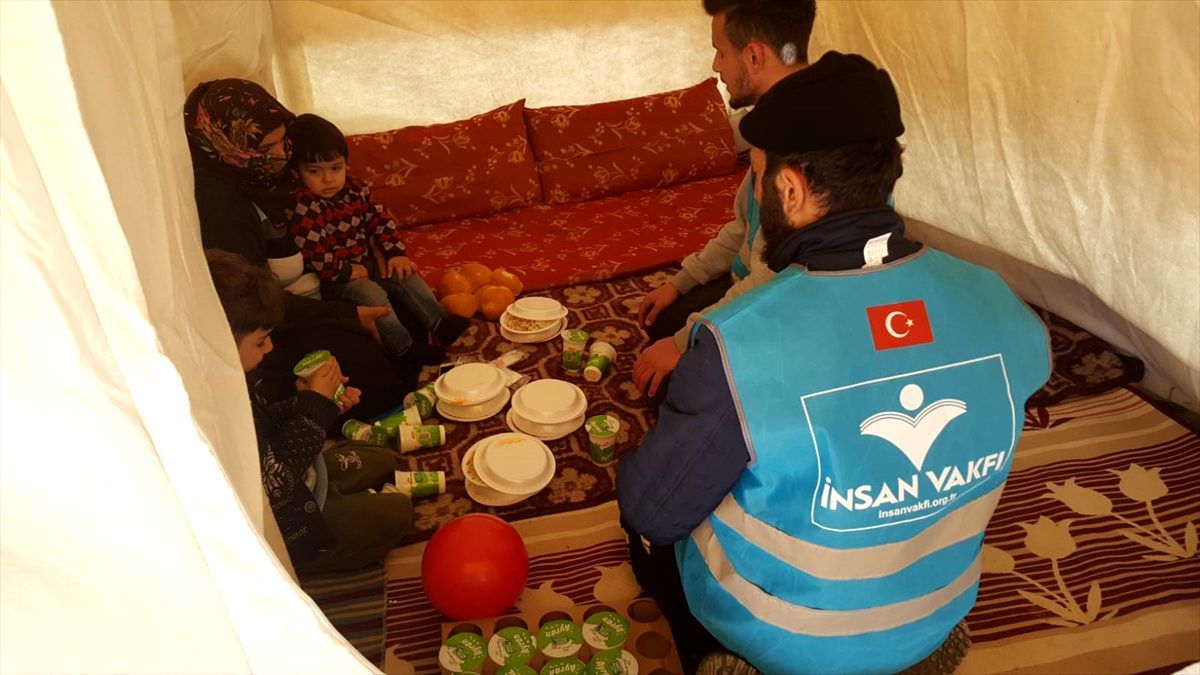 İnsan Vakfı, depremzedelere yardımlarını sürdürüyor