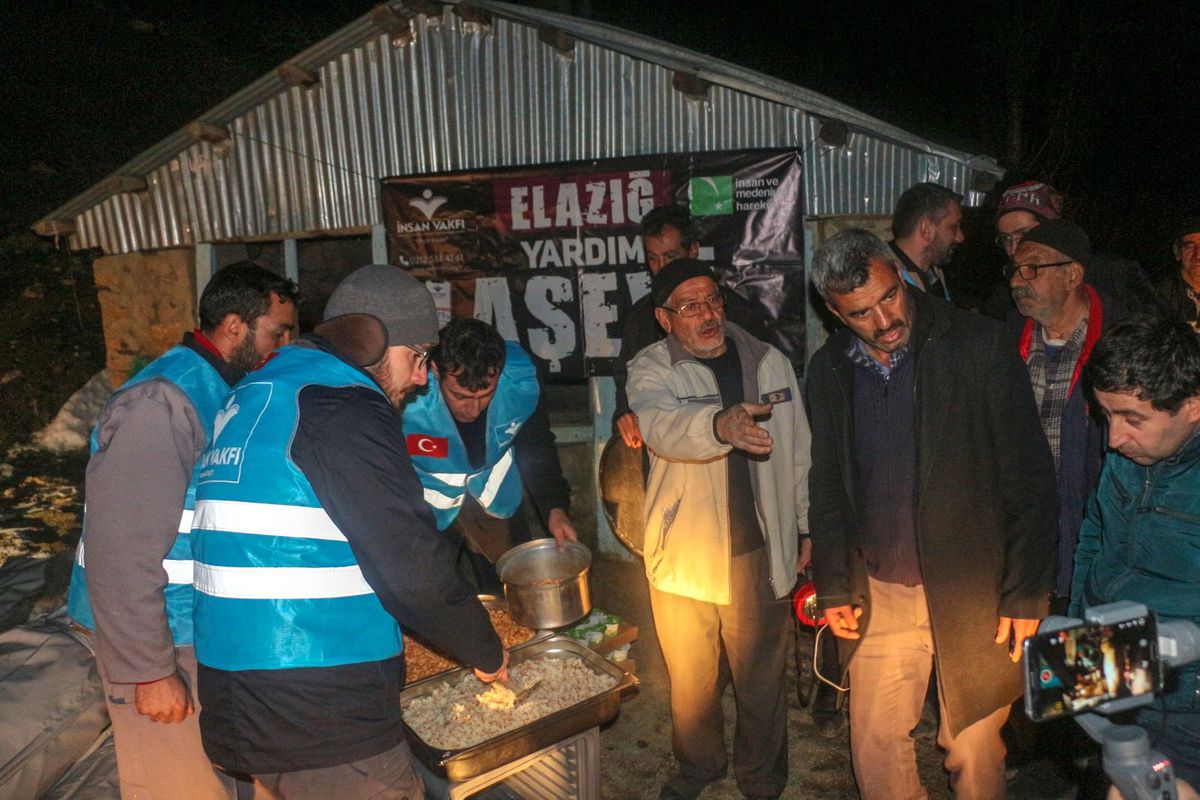İnsan Vakfı Elazığ\'da Yardımlarına Devam Ediyor