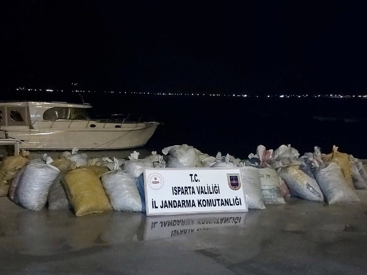 Isparta\'daki kaçak 1 ton 250 kilogramlık kerevit avına 10 bin 788 lira ceza kesildi