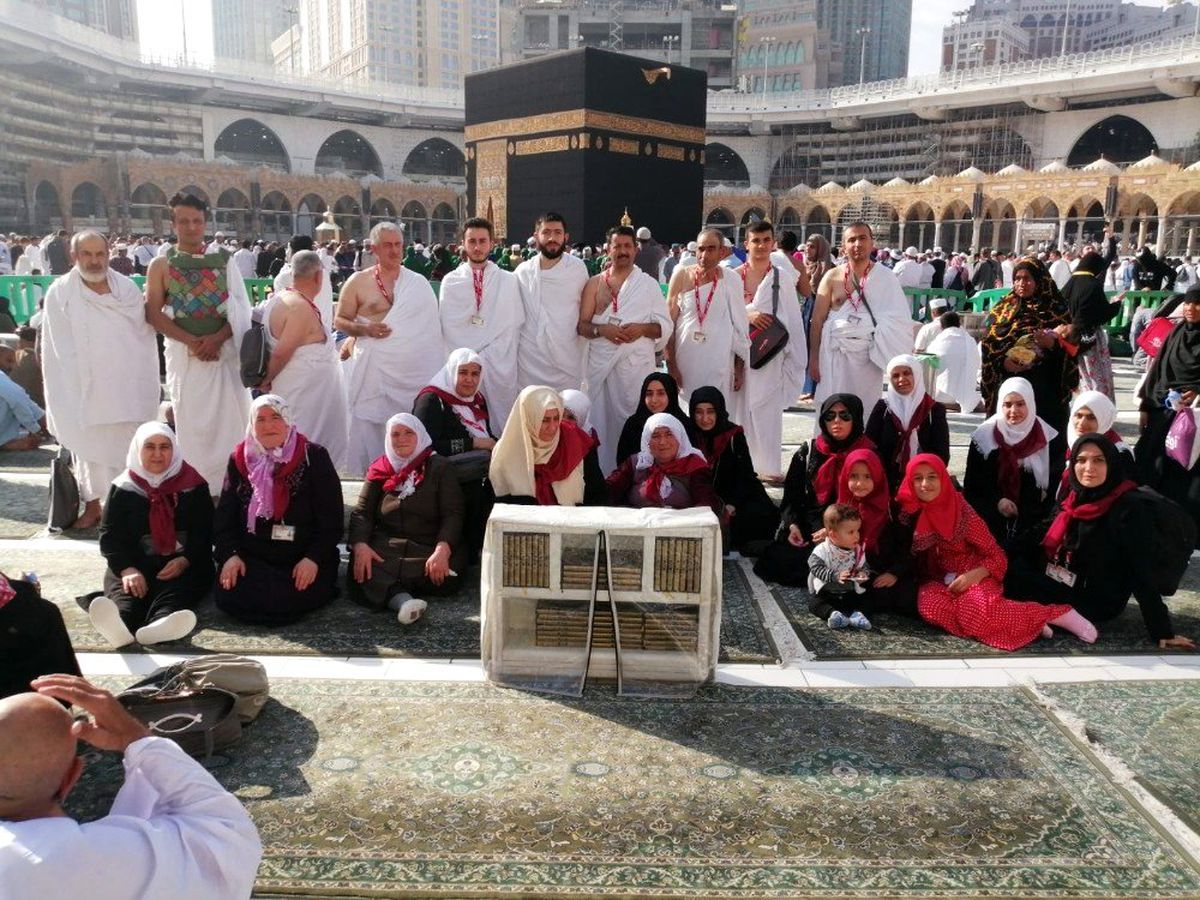 Kabe\'de depremzedeler için dua