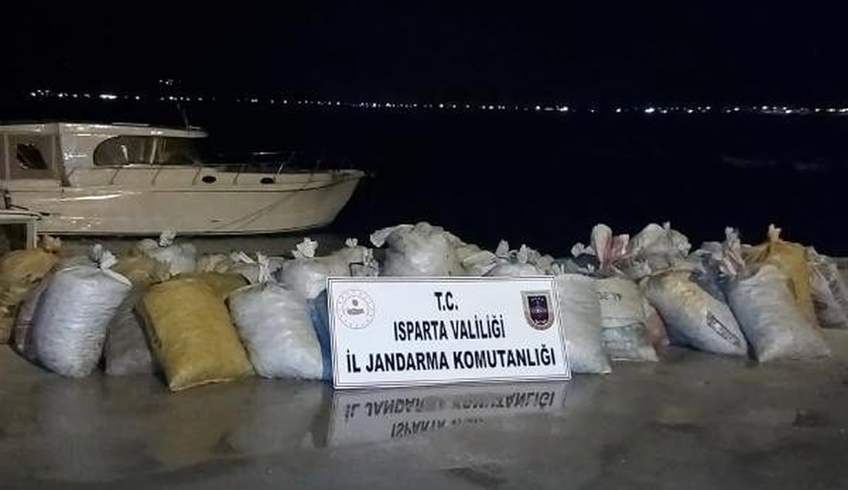 Kaçak avladıkları 1250 kilo kereviti satmak isterken yakalandılar