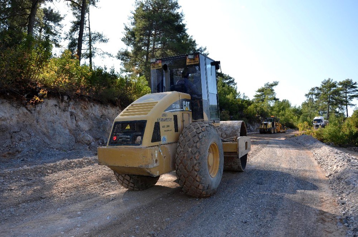 Karamanlar, Orhan ve Gözübüyük yolu yapılıyor