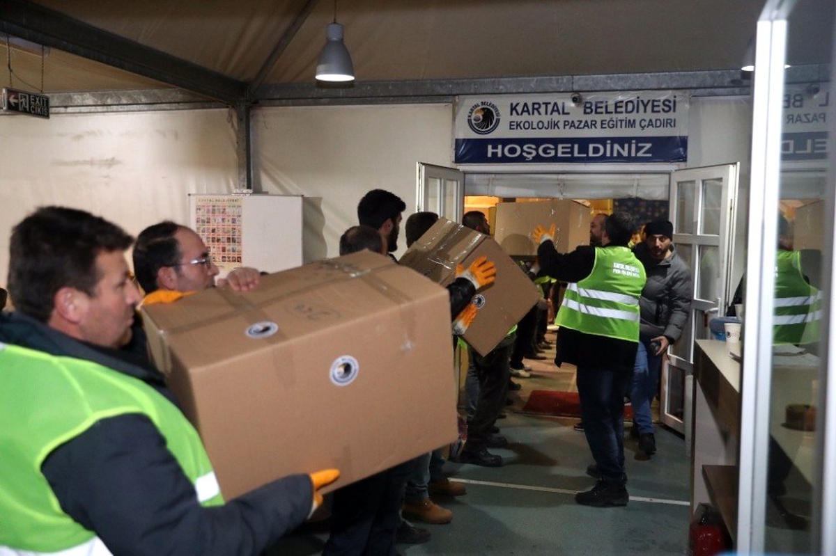 Kartal\'dan Elazığ\'a yardım tırı yola çıktı