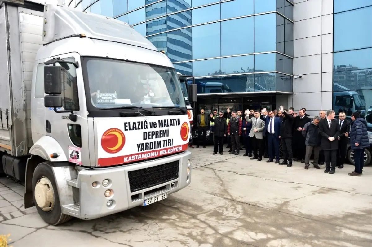 Kastamonu Belediyesinin yardım tırları yola çıktı