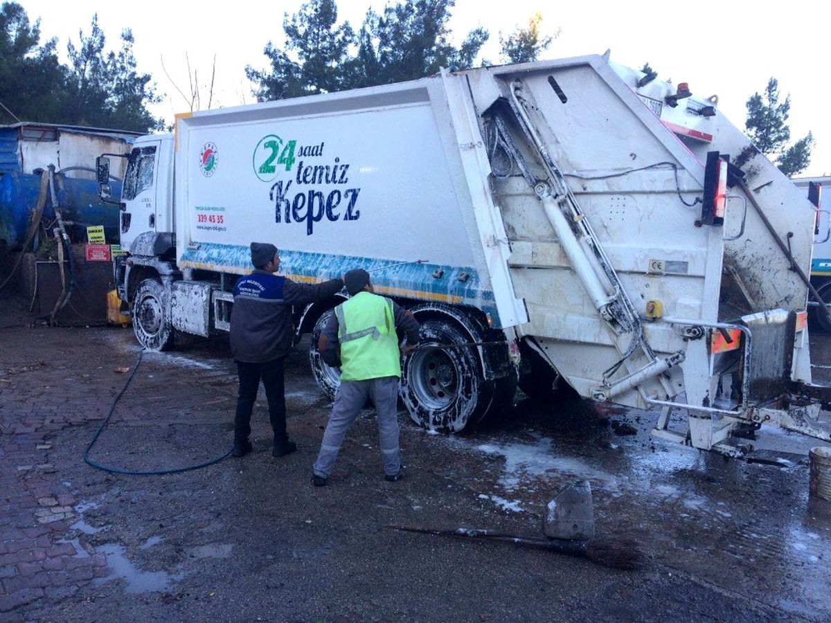 Kepez\'in araçları dezenfekte ediliyor