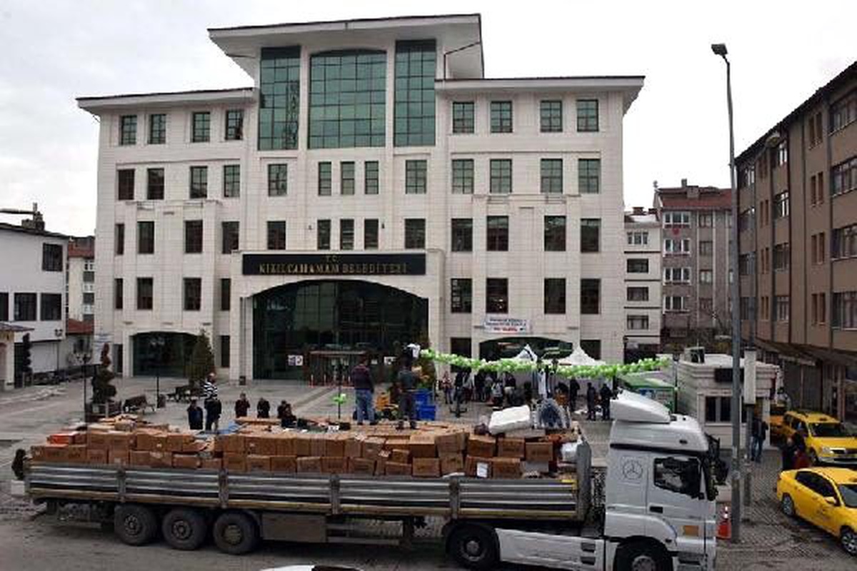 Kızılcahamam\'dan deprem bölgesine yardım malzemesi gönderildi