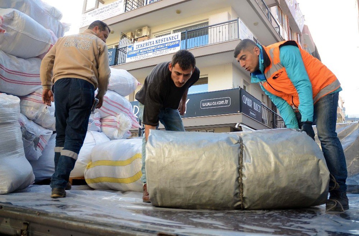Kuşadası depremzedeler için tek yürek oldu