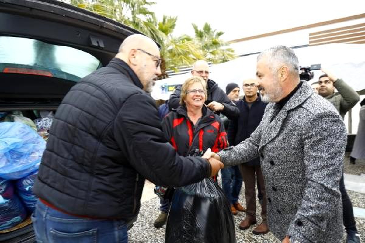 Manavgat\'ta yerleşik Almanlardan depremzedelere yardım