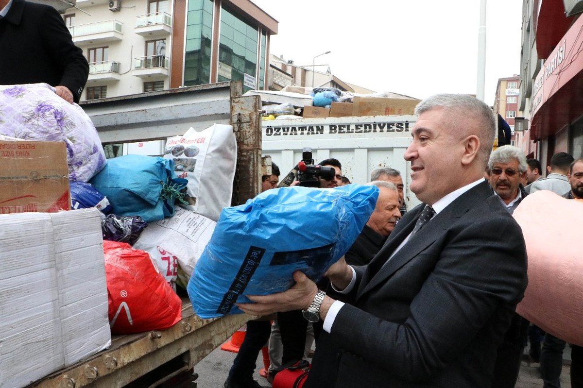 MHP Kayseri İl Başkanlığı\'ndan deprem bölgelerine yardım eli