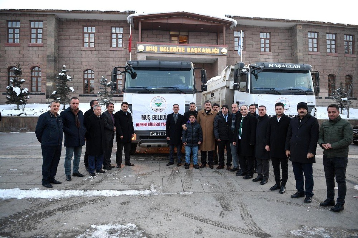Muş Belediyesi deprem bölgesine 2 kamyon daha yardım malzemesi gönderdi