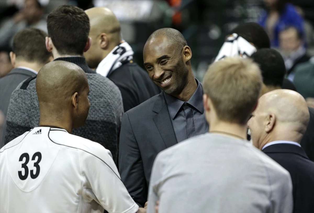 NBA\'de Los Angeles derbisi, Kobe Bryant\'ın hayatını kaybetmesi nedeniyle ertelendi