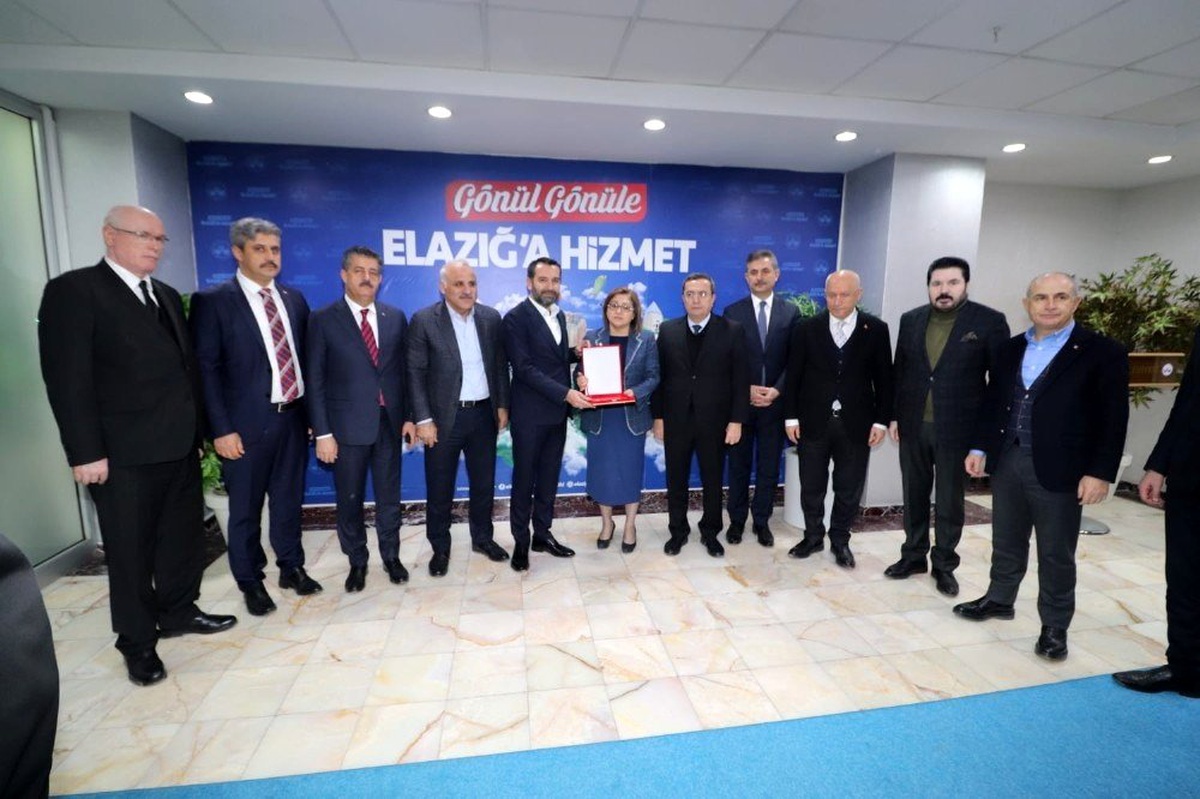 Odunpazarı Belediye Başkanı Kazım Kurt deprem bölgesinde