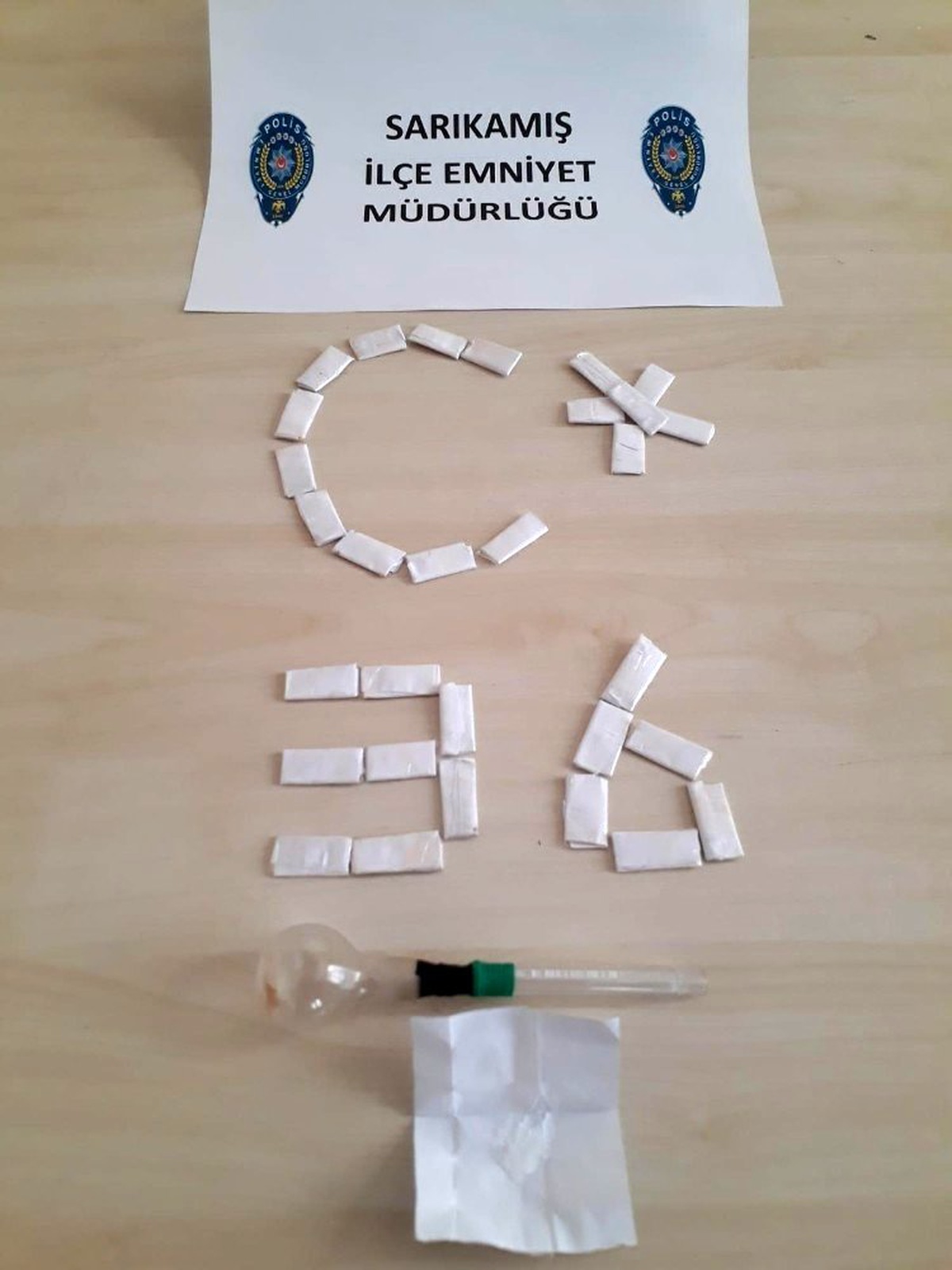 Sarıkamış\'ta uyuşturucuyu küp şeker şeklinde saklamışlardı