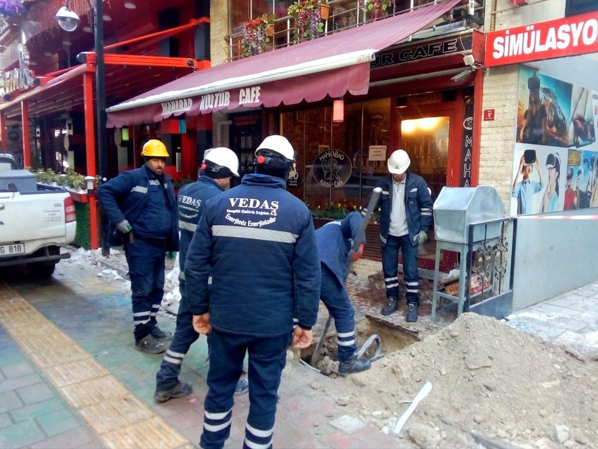 Şemsiyeli Sokağın enerji sorunu çözülüyor