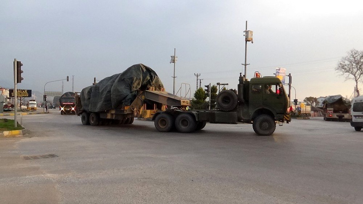 Sınır birliklerine tank sevkiyatı
