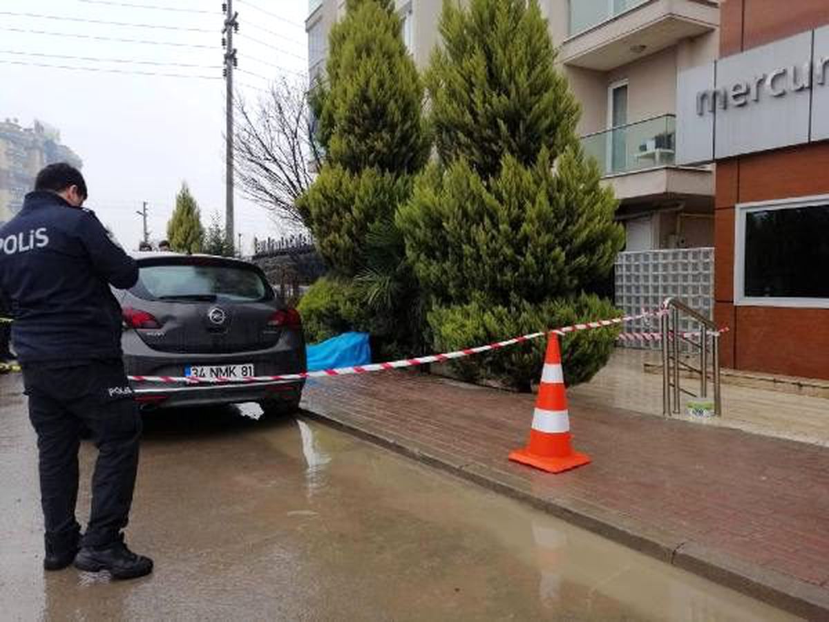 Sokak ortasında başına dayadığı tabancayı ateşledi