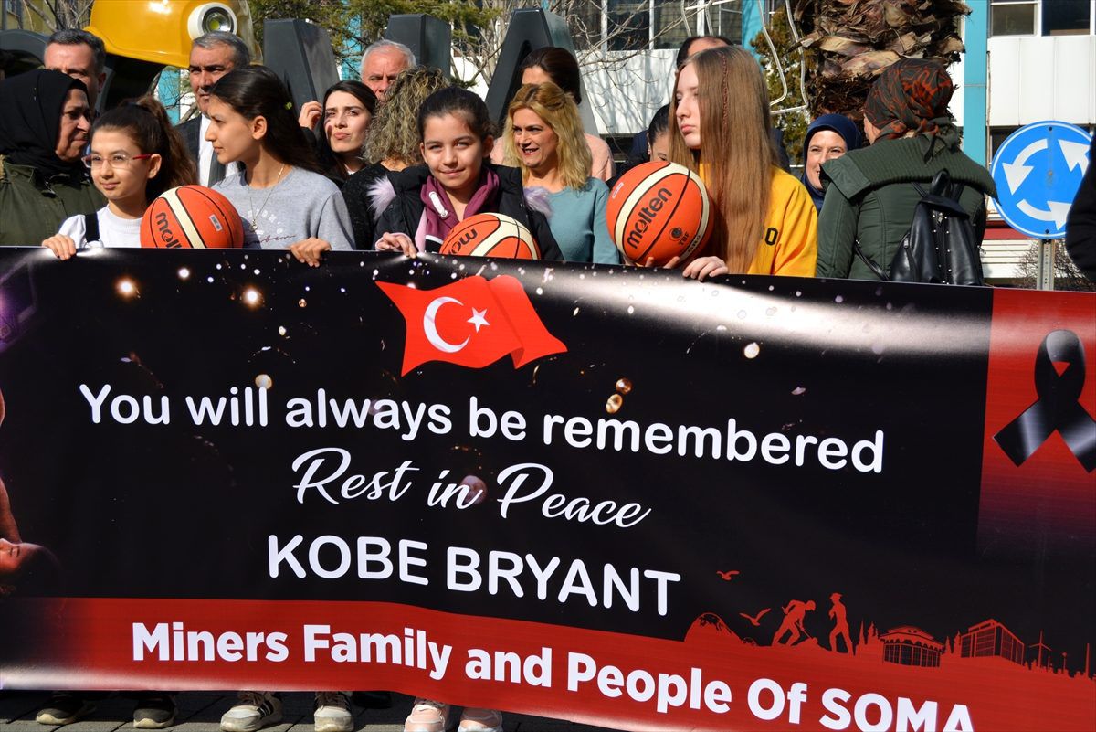 Soma\'da şehit olan madencilerin aileleri, Kobe Bryant\'ı andı
