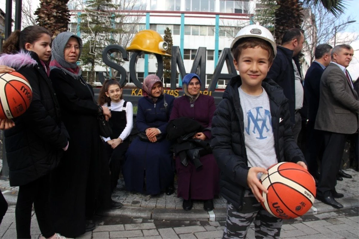 Soma maden şehitleri aileleri, Kobe Bryant\'i andı