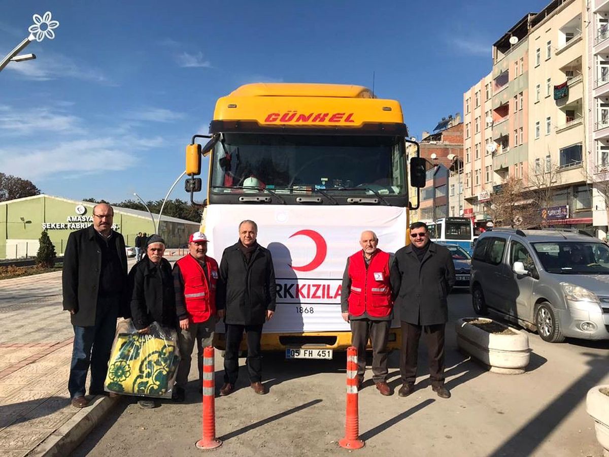 Suluova\'dan depremzedelere yardım eli
