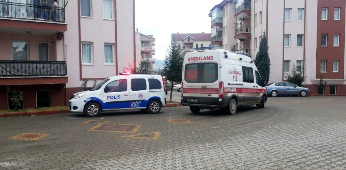 Tavşanlı\'da site içerisinde yangın büyümeden söndürüldü