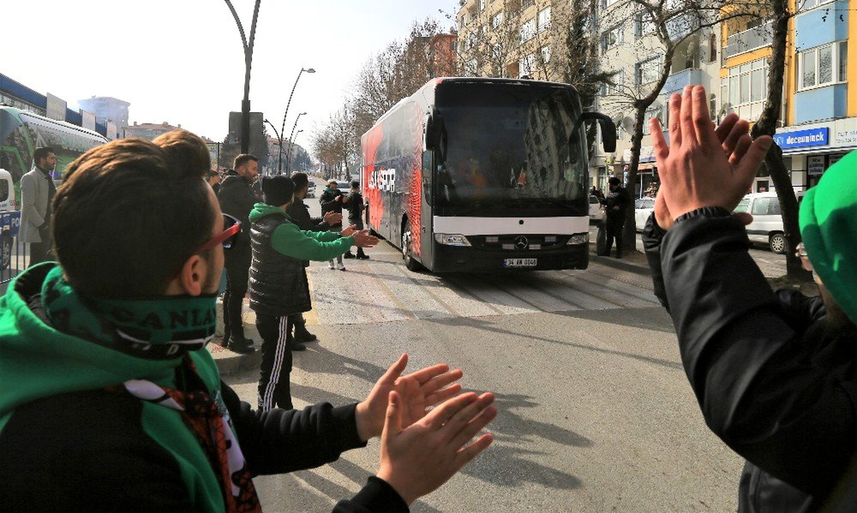 Uşakspor\'dan misafir takıma tarhana ikramı