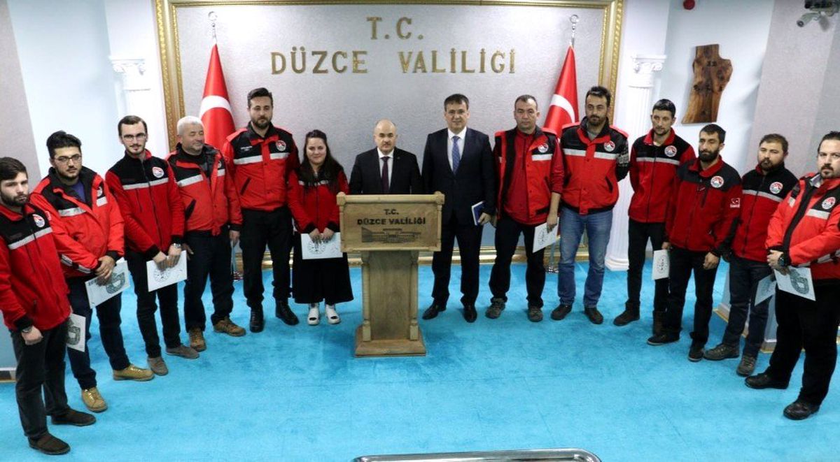 Vali Dağlı depreminde görev alan DAKE\'ye teşekkür etti