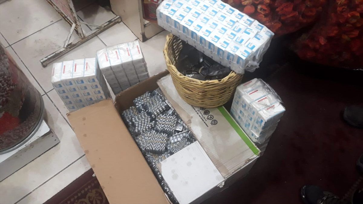 Van\'da kaçak 604 kilogram çay ile 68 bin tablet ilaç ele geçirildi