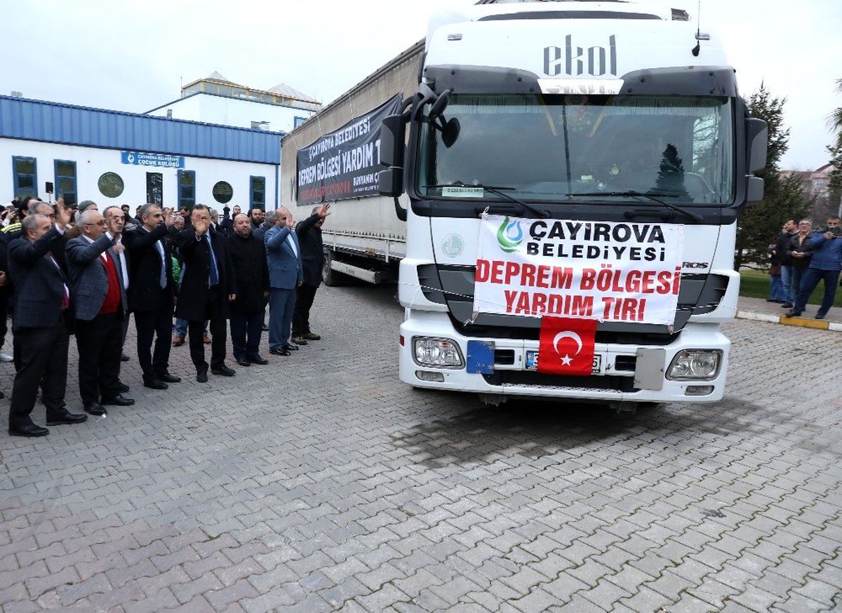 Yardım tırı Çayırova\'dan dualarla uğrandı