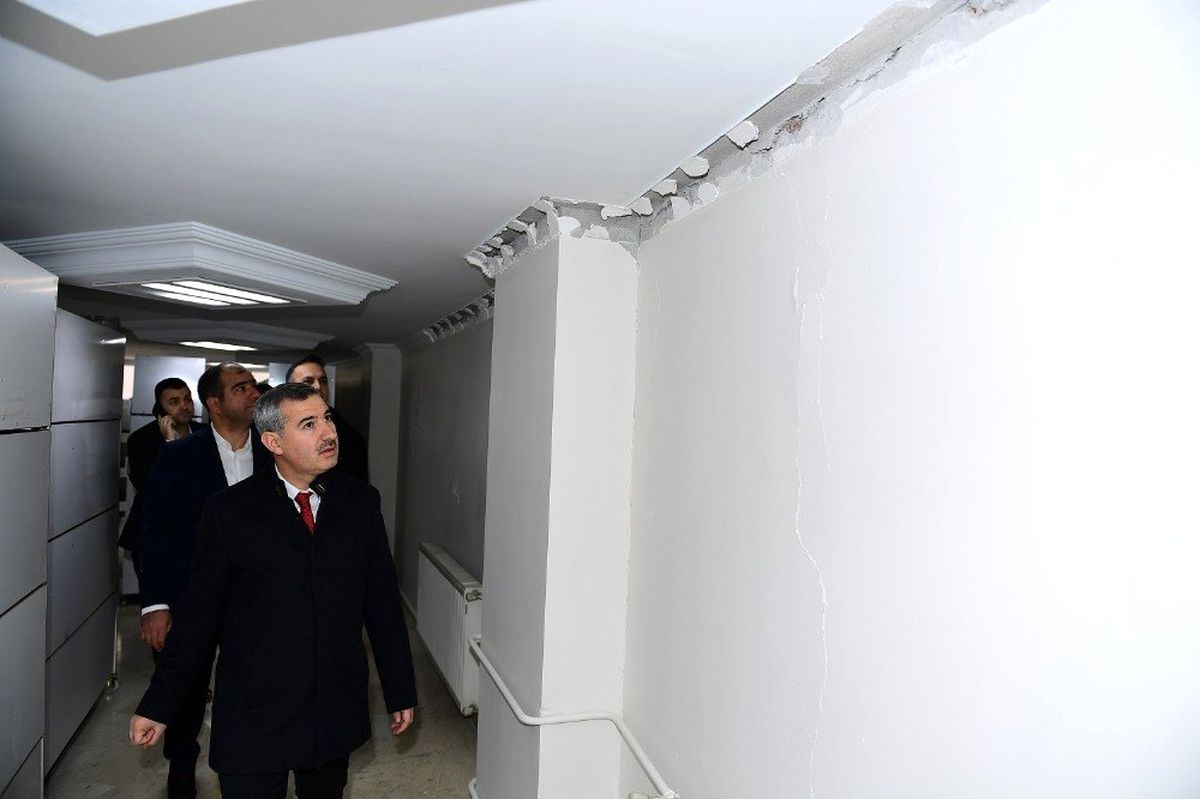 Yeşilyurt\'ta 24 bina mühürlendi