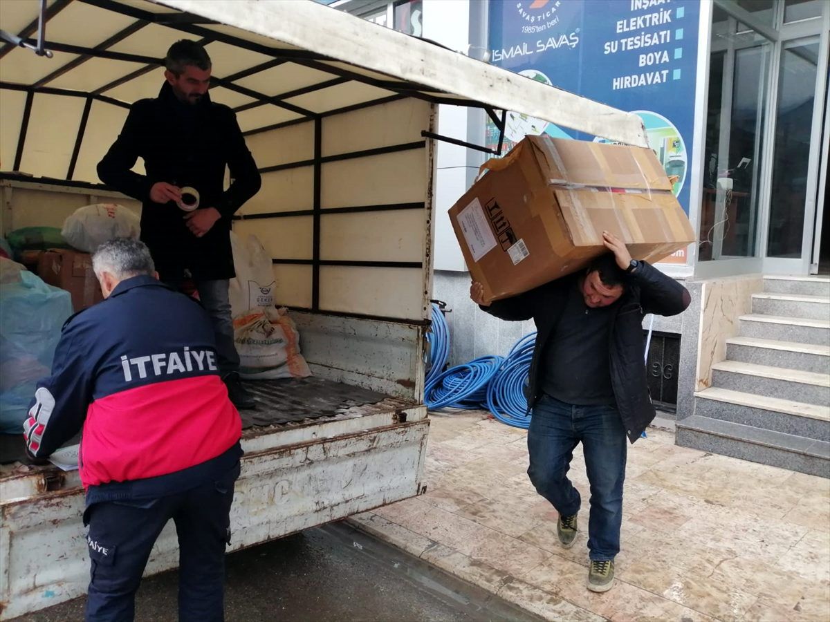 Yığılca\'da belediye ve kaymakamlıktan depremzedelere yardım kampanyası