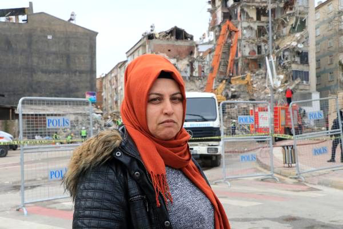 Yıkımına başlanan 7 katlı binadaki evine 2 hafta önce taşınmış