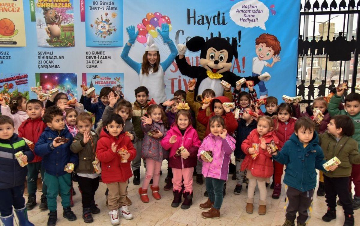 8 bin çocuk sinema ve tiyatroyla buluştu
