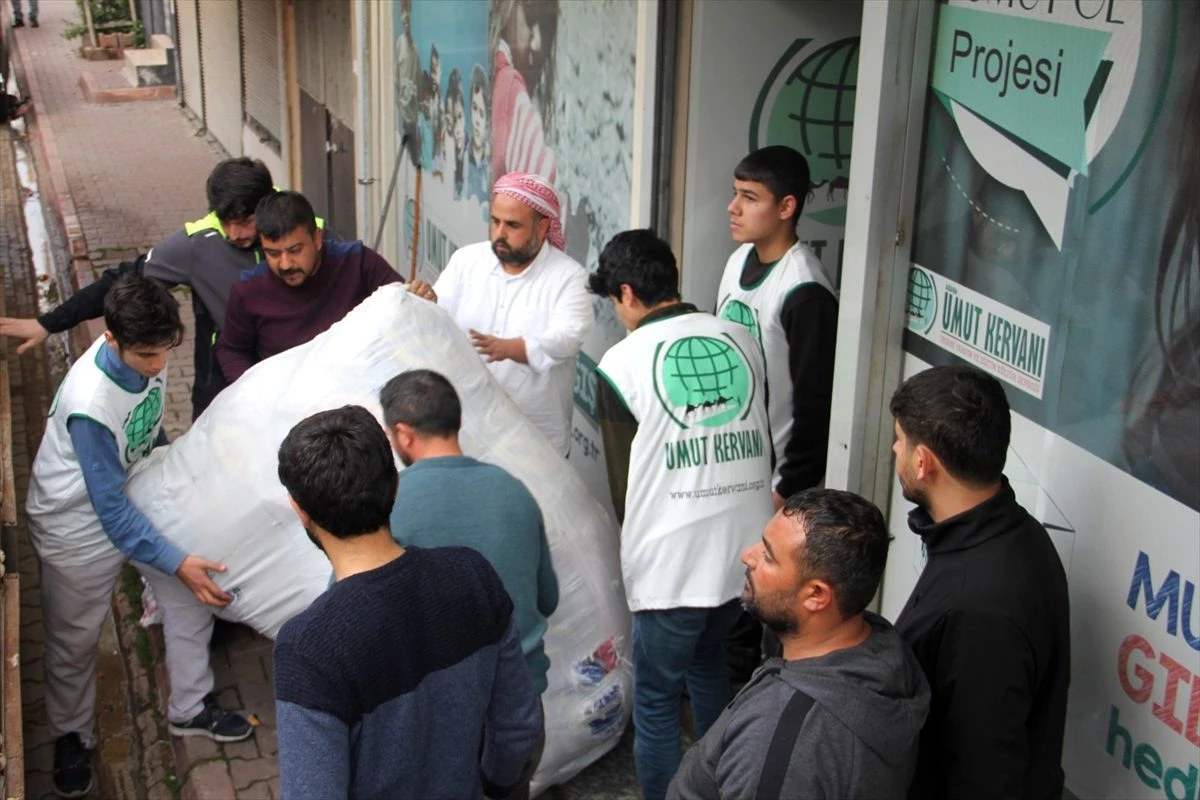 Adana\'dan İdlib\'e bir tır yardım malzemesi gönderildi