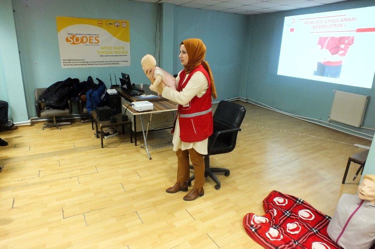 AFAD gönüllülerine ilk yardım eğitimi verildi