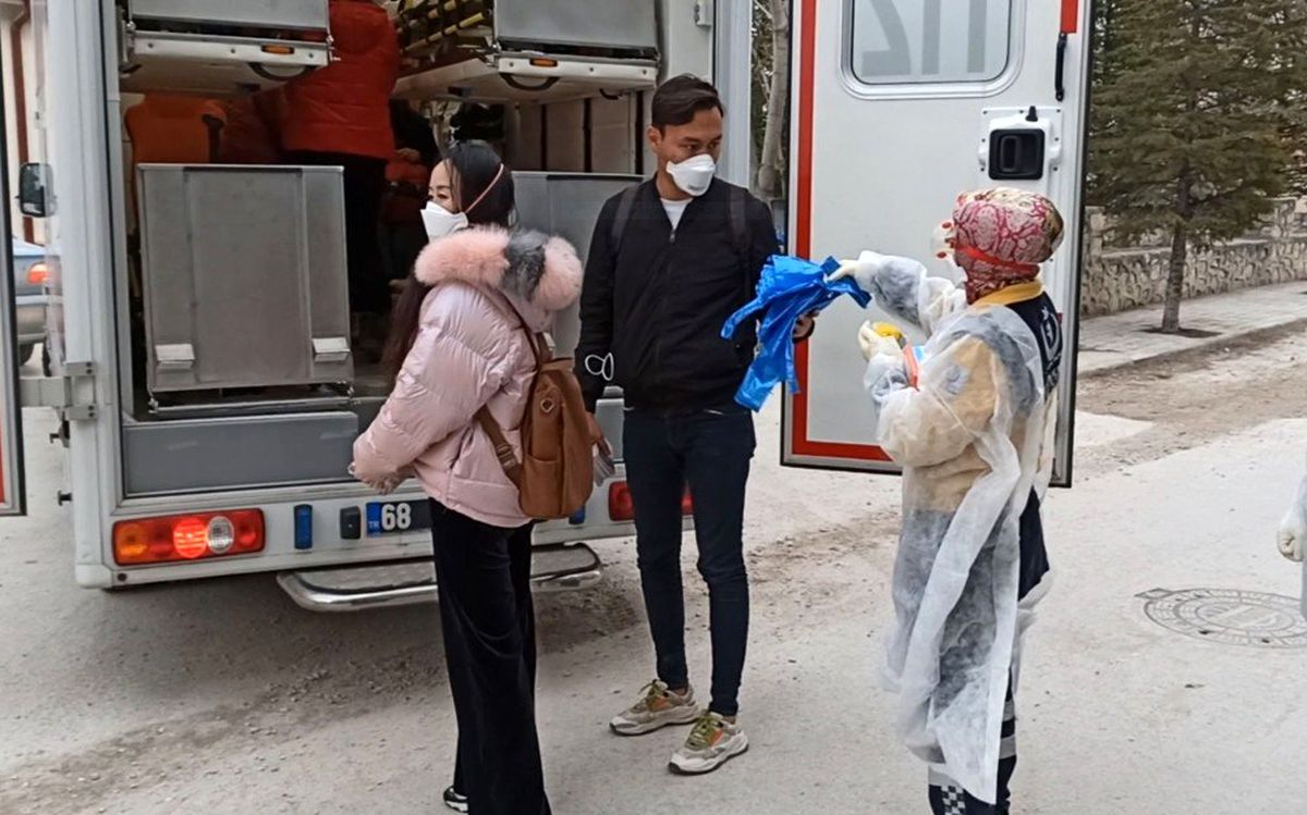 Aksaray\'da 10 Çinli turist ve 2 Türk hastaneden çıktı