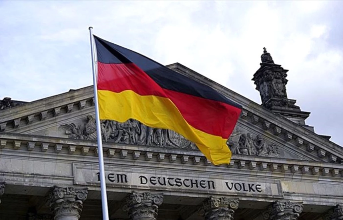 Alman hükümeti 2020 için GSYH büyüme tahminini yükseltti