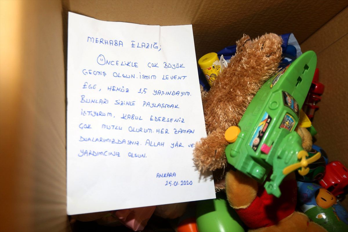 Ankara\'dan depremzedelere yardım tırları gönderildi