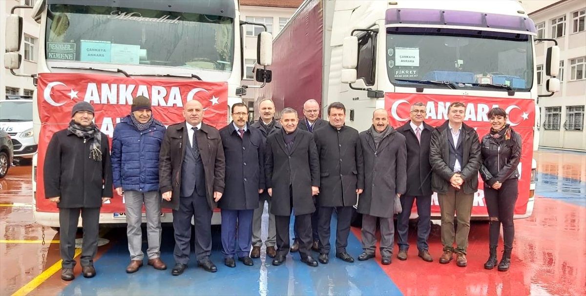 Ankara\'nın Çankaya ilçesinden deprem bölgesine 3 tır yardım