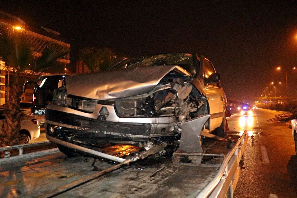 Antalya\'da 5 aracın karıştığı zincirleme trafik kazası: 8 yaralı