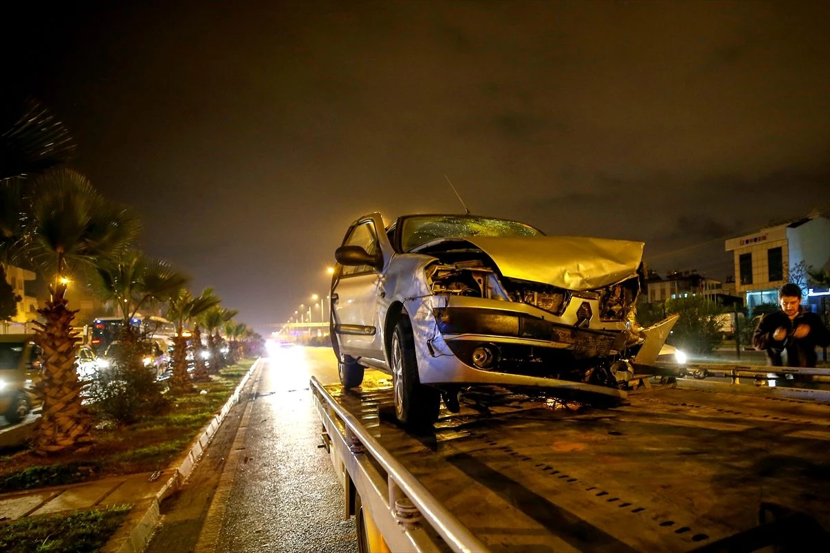 Antalya\'da zincirleme trafik kazası: 8 yaralı