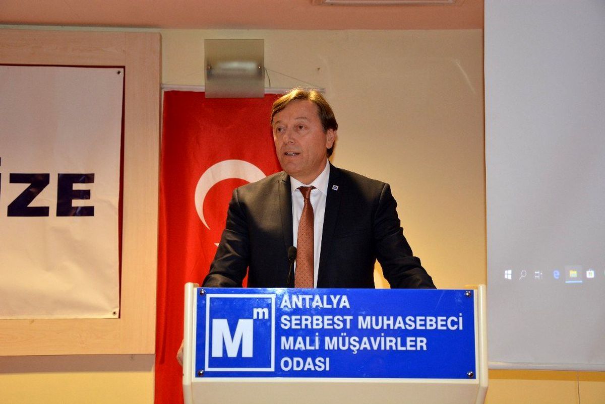 Antalya SMMO\'da \'Yeni Ekonomide Dönüşüm\' konferansı