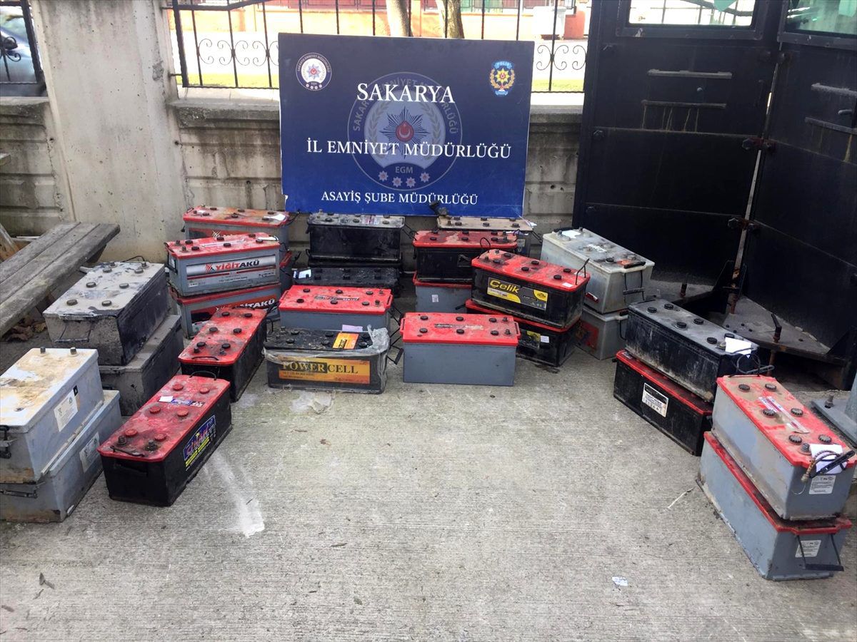 Araçlardan akü çaldıkları öne sürülen 2 kişi tutuklandı