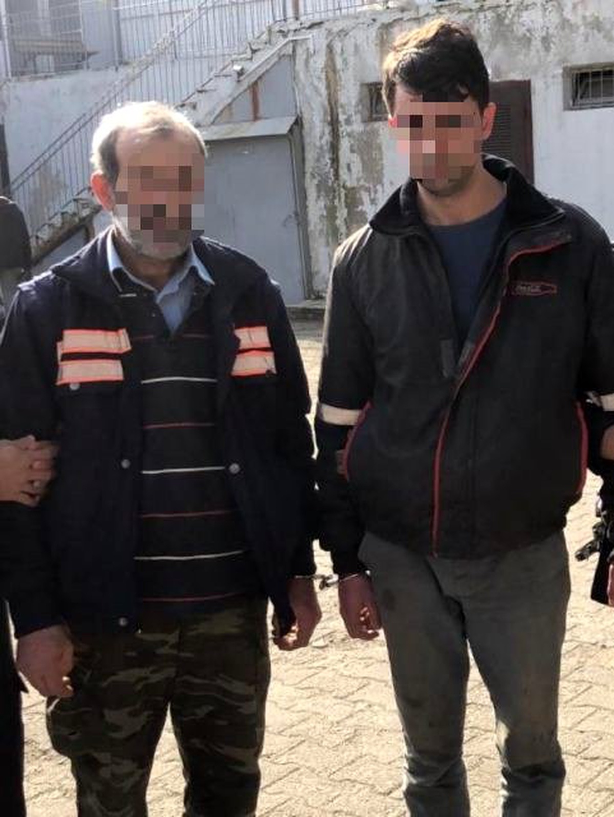 Askeriyeden 2 ton demir çalarken yakalandılar