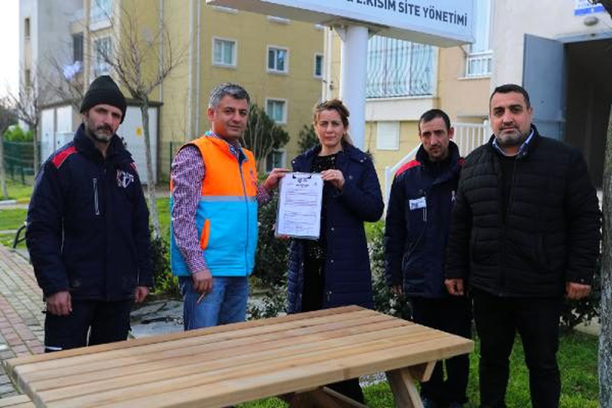 Atık toplayıp piknik masası kazandılar