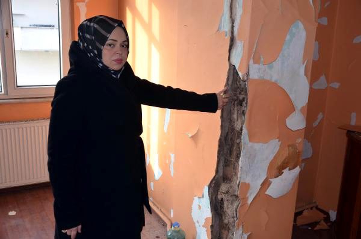Avcılar\'da kolonları çatlak bina tehlike saçıyor