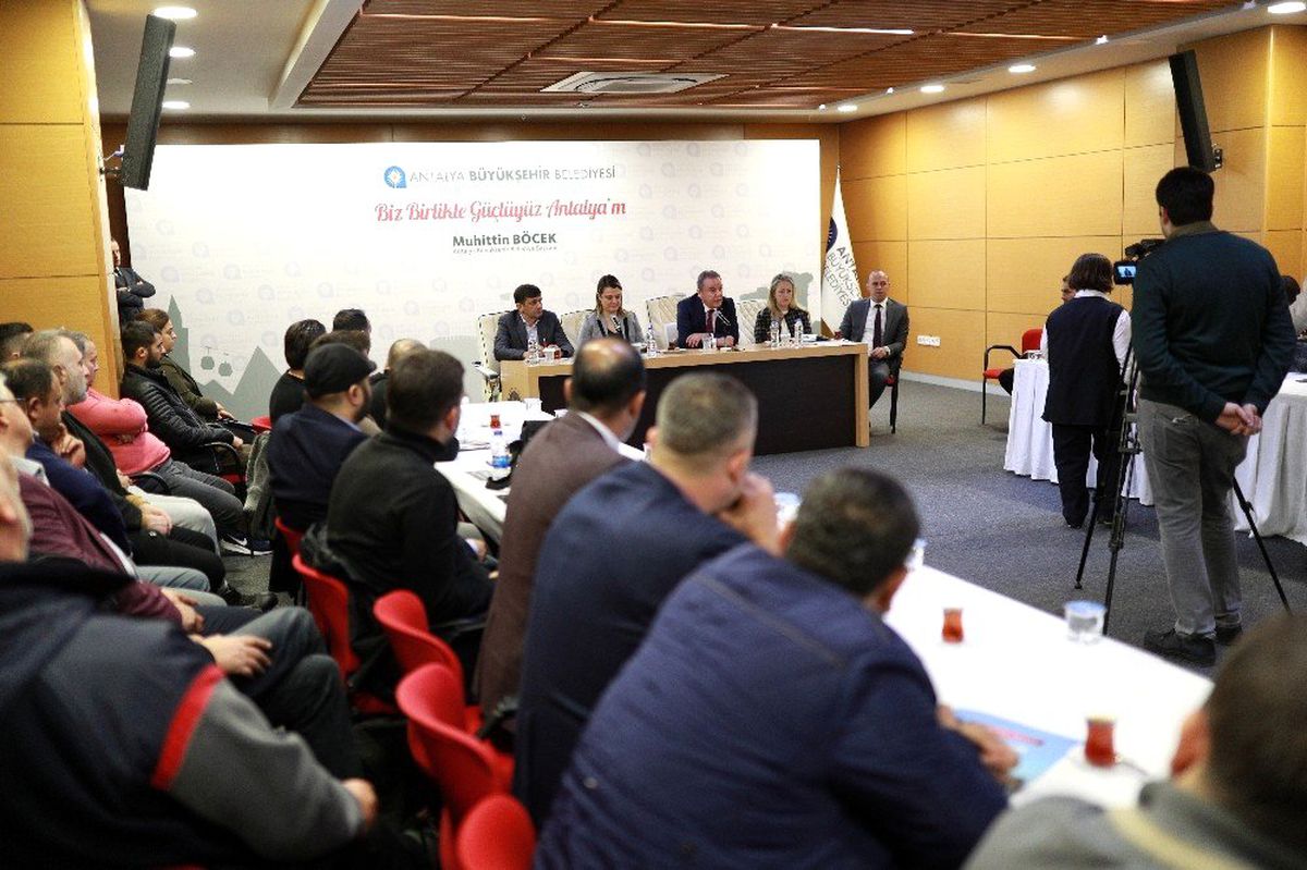 Başkan Böcek Konyaaltı\'ndaki alt kiracıları bilgilendirdi