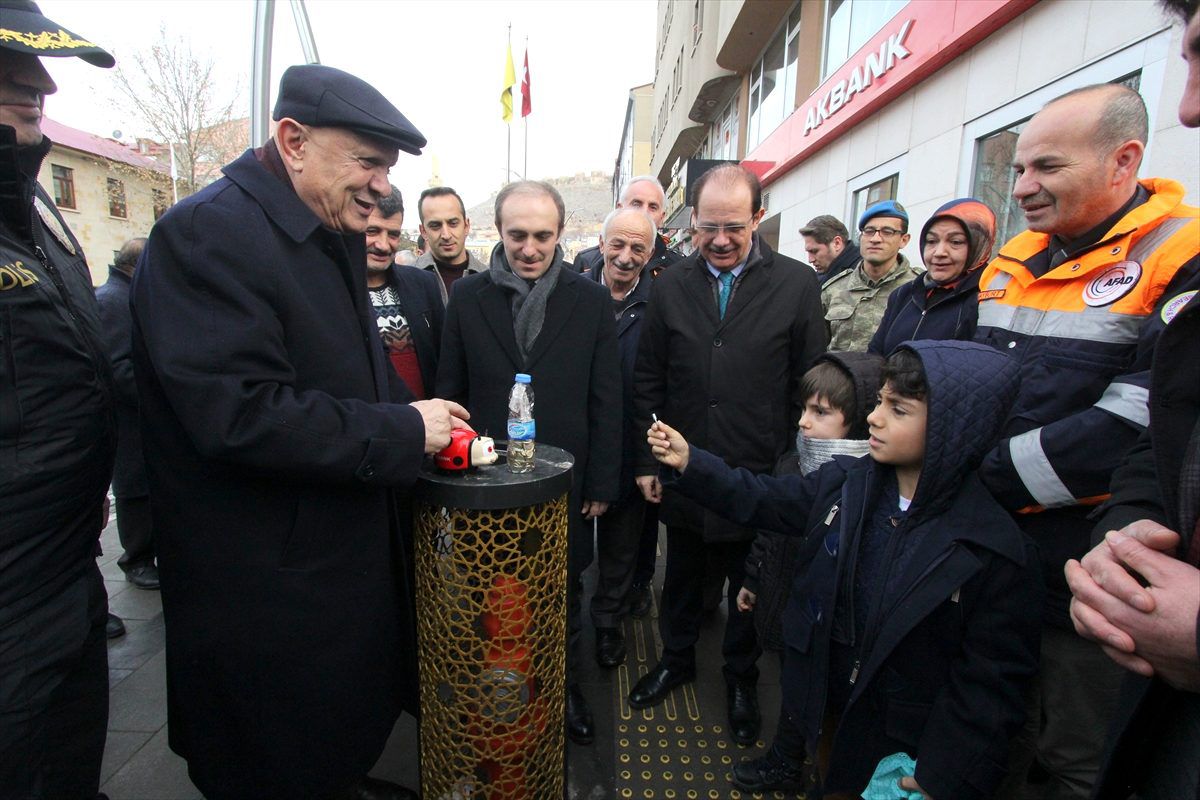Bayburt\'tan Elazığ ve Malatya\'daki depremzedelere yardım